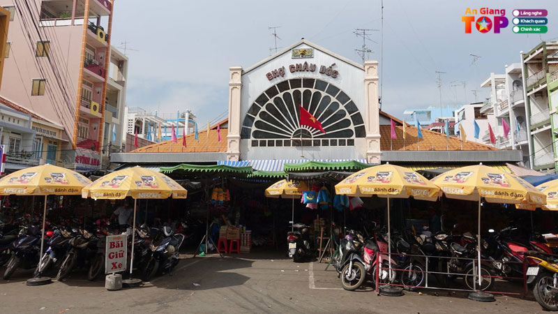Cho-chau-doc-an-giang-khu-cho-mua-sam-sam-uat-nhon-nhip-angiangtoplist