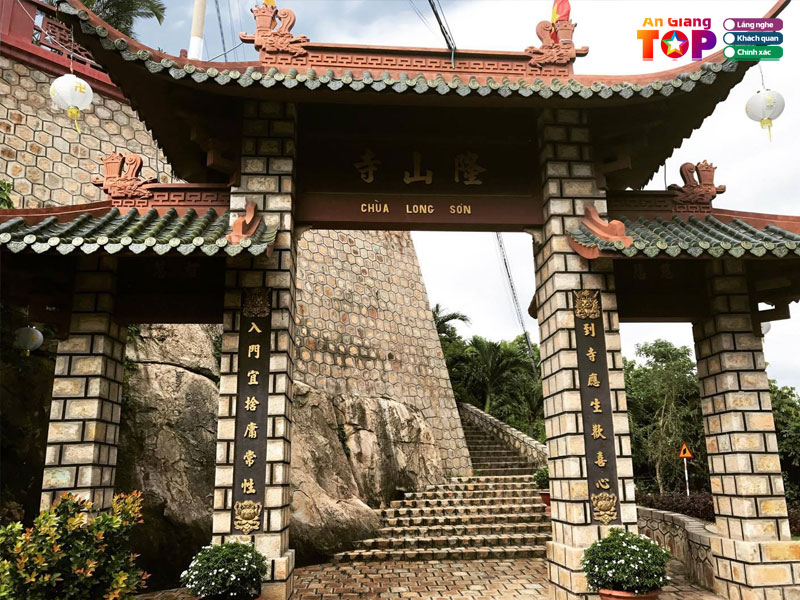 Chua-long-son-mot-trong-cac-diem-du-lich-o-chau-doc-an-giang-dac-sac-angiangtoplist
