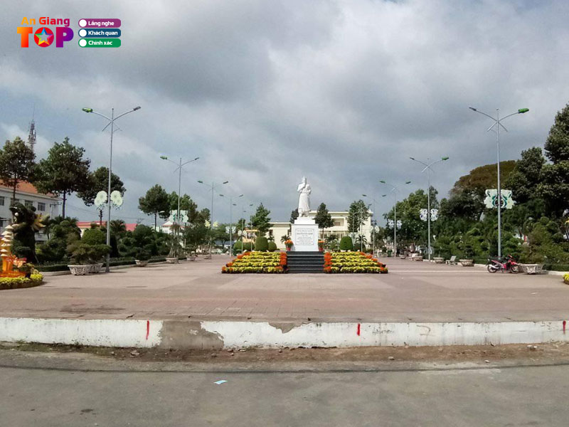 Cong-vien-huyen-cho-moi-angiangtoplist