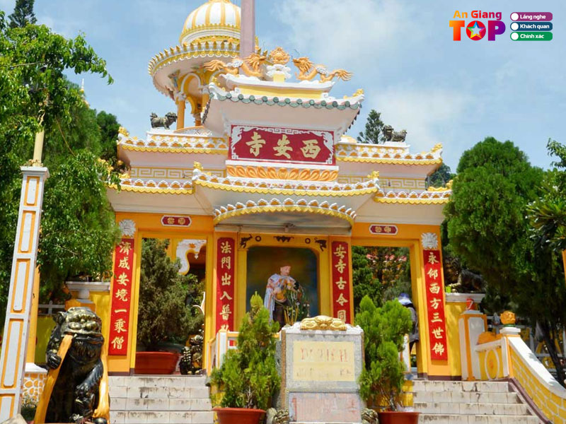 kham-pha-kien-truc-doc-dao-cua-tay-an-co-tu-1-angiangtoplist