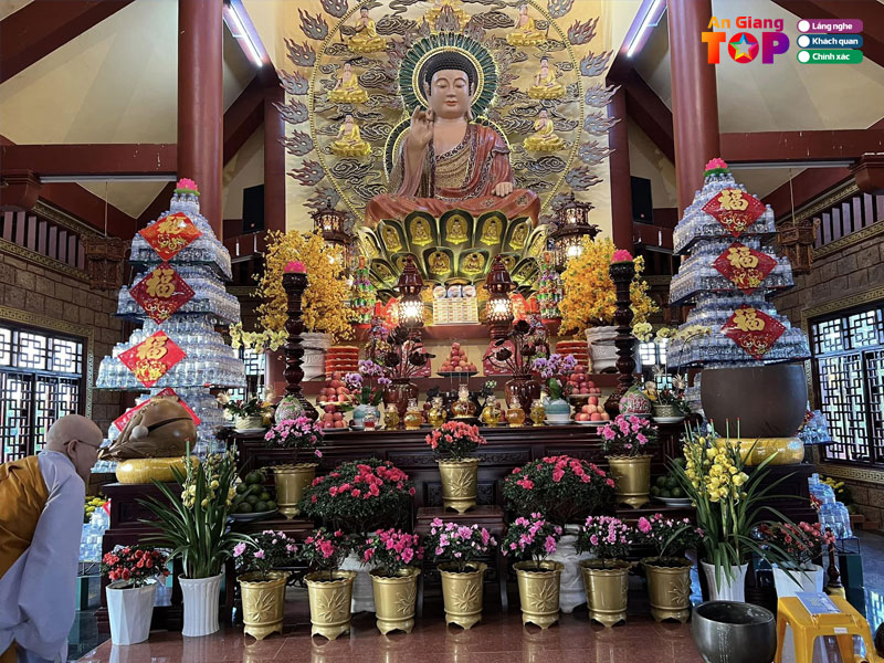 kien-truc-doc-dao-cua-phuoc-lam-tu-chua-lau-an-giang-1-angiangtoplist