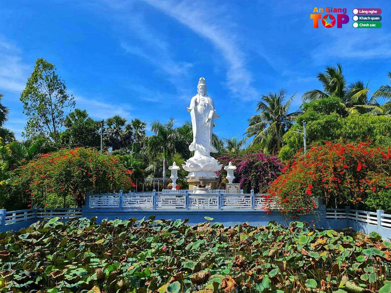 kien-truc-doc-dao-cua-phuoc-lam-tu-chua-lau-an-giang-angiangtoplist