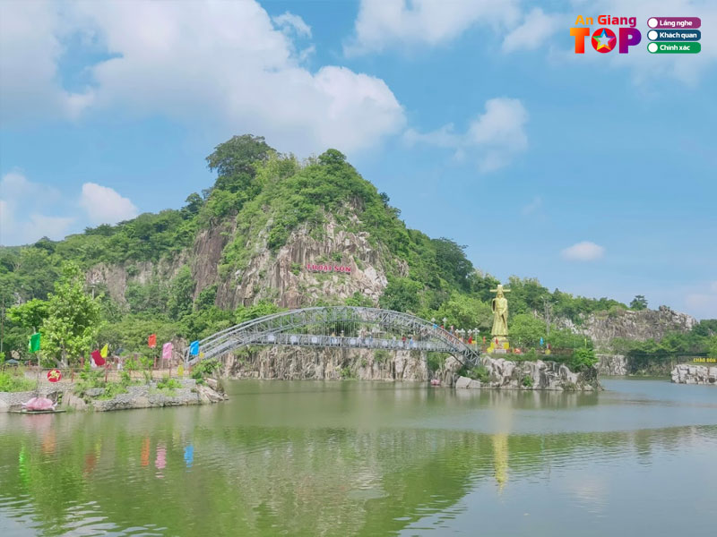 Nhung-diem-tham-quan-dac-sac-tai-khu-du-lich-nui-sap-angiangtoplist