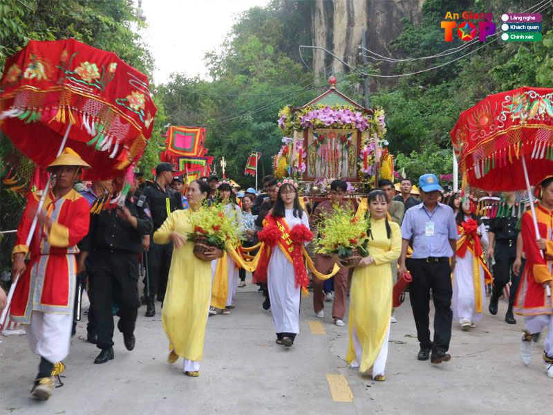 nhung-giai-thoai-gan-lien-voi-mieu-ba-chua-xu-nui-sam-angiangtoplist