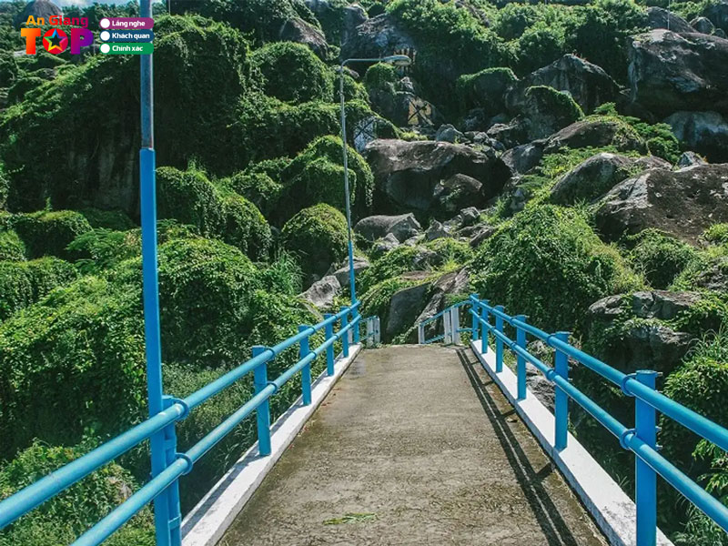 Nhung-ve-dep-doc-dao-tai-khu-du-lich-doi-tuc-dup-angiangtoplist