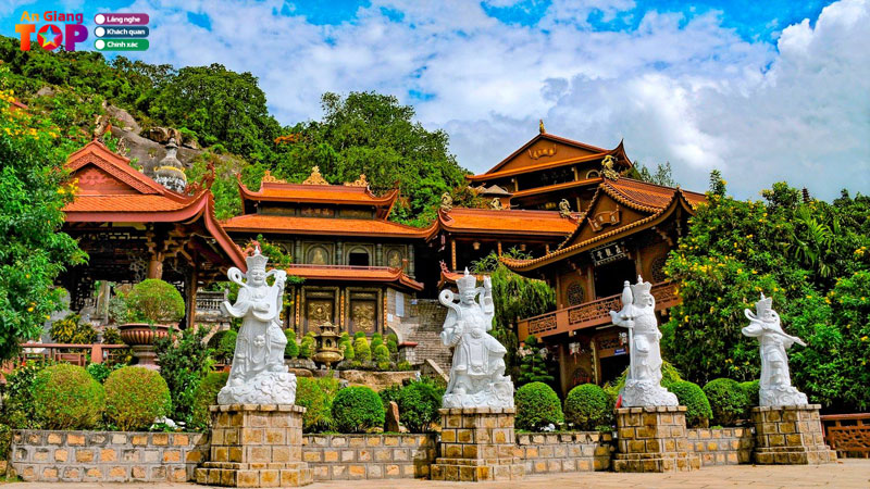 Phuoc-dien-tu-chua-hang-dia-diem-tam-linh-phat-giao-angiangtoplist