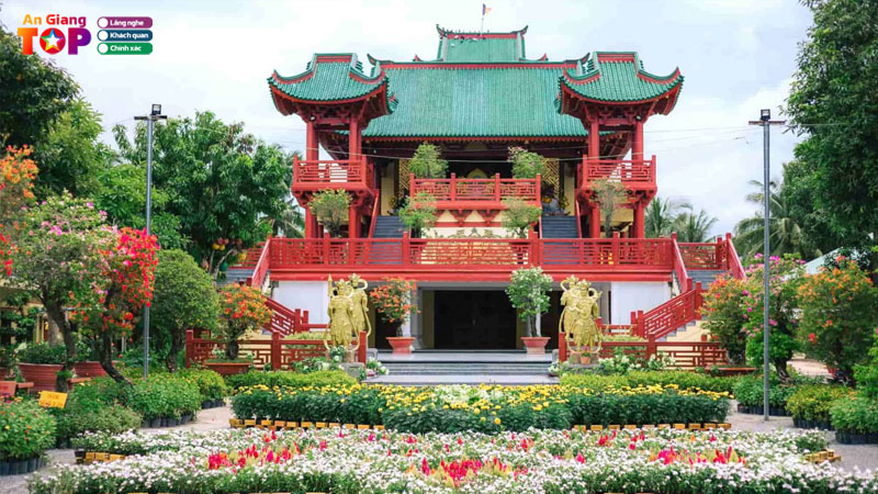 phuoc-lam-tu-chua-lau-an-giang-vang-canh-kien-truc-co-xua-angiangtoplist
