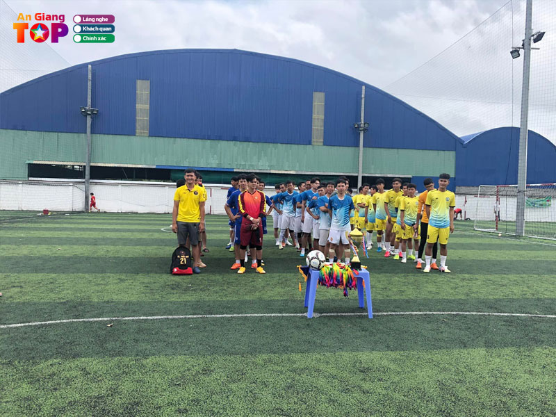 San-bong-da-hoang-pho-angiangtoplist