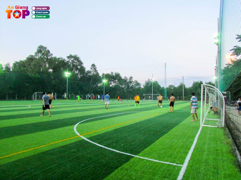 San-bong-da-mini-hong-hai-angiangtoplist