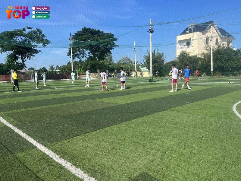 San-bong-da-mini-quoc-cuong-angiangtoplist