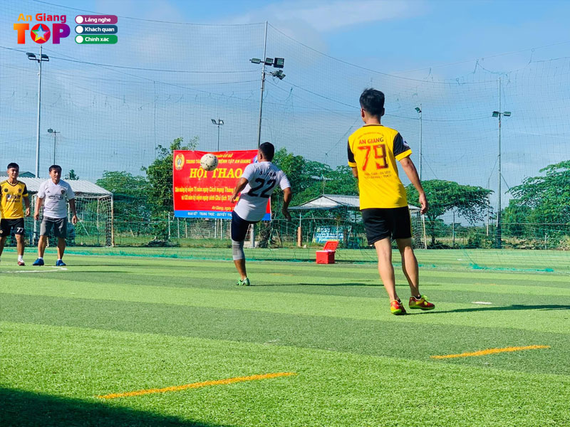 San-bong-da-xeo-trom-angiangtoplist