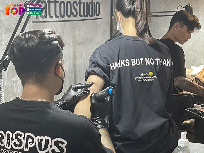 Tatsroom-xam-hinh-nghe-thuat-long-xuyen-angiangtoplist