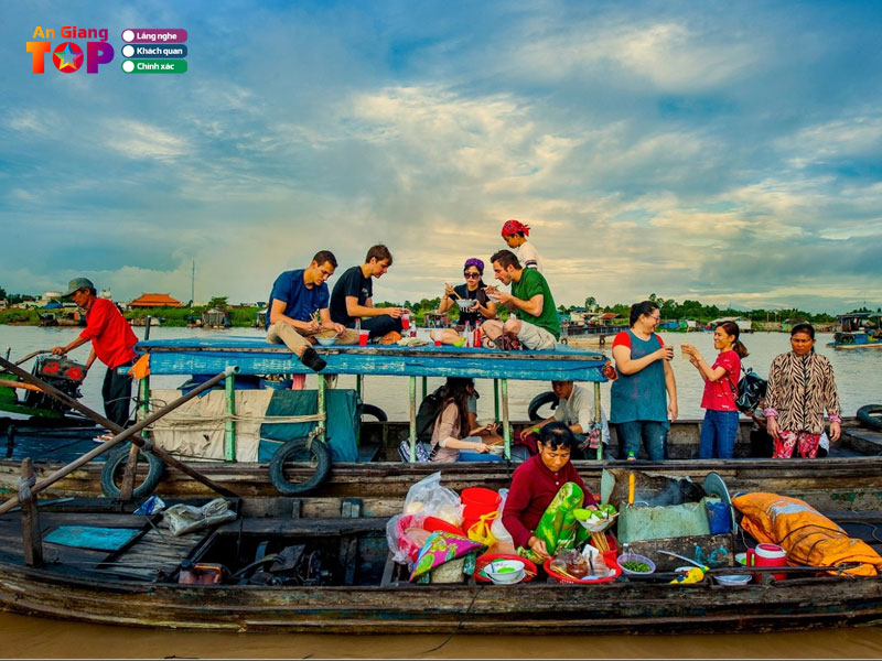 thoi-diem-phu-hop-de-ghe-tham-cho-noi-angiangtoplist