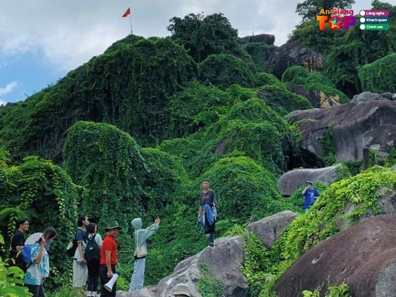 Trai-nghiem-giai-tri-thu-vi-o-khu-du-lich-doi-tuc-dup-angiangtoplist