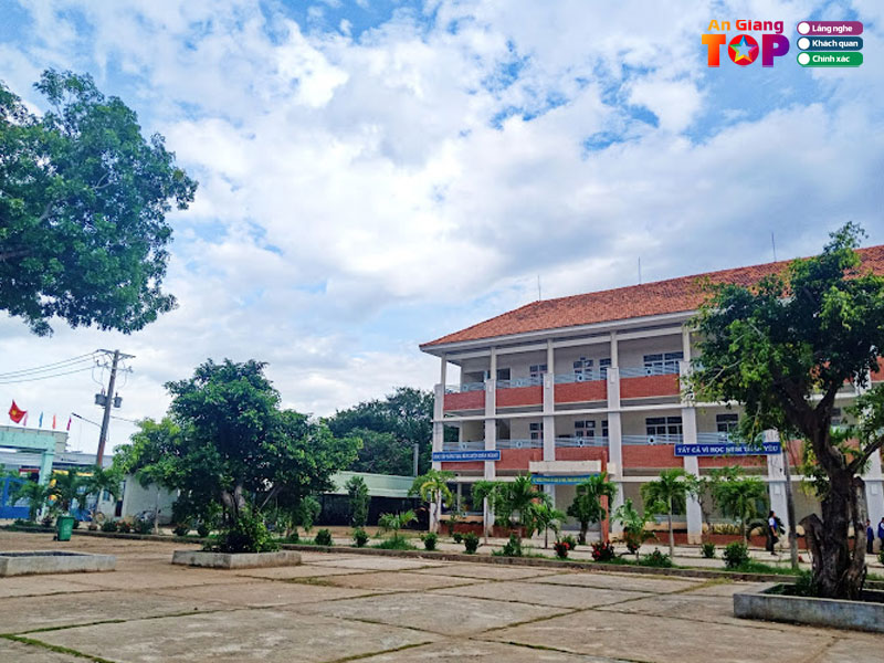 Truong-thcs-khanh-an-angiangtoplist