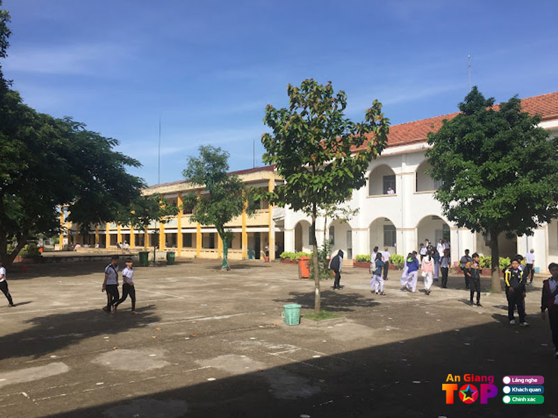 Truong-thcs-va-thpt-phu-tan-angiangtoplist