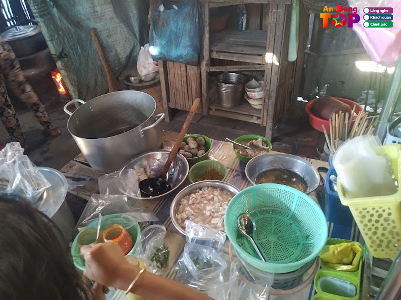 Banh-canh-chi-na-chau-lang-tri-ton-angiangtoplist