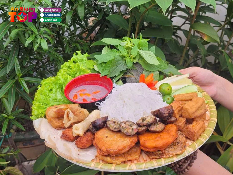 Bun-dau-mam-tom-2-chang-trai-angiangtoplist