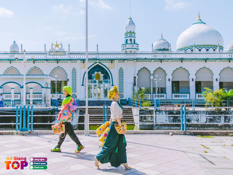 Doi-net-ve-nguon-goc-cua-lang-cham-chau-phong-angiangtoplist