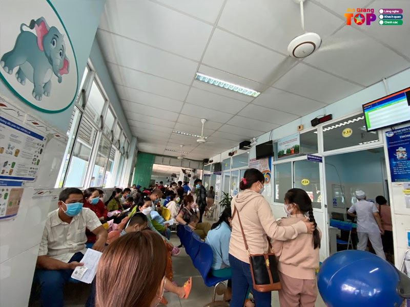 Doi-tuong-tiep-nhan-dieu-tri-tai-benh-vien-san-nhi-an-giang-angiangtoplist