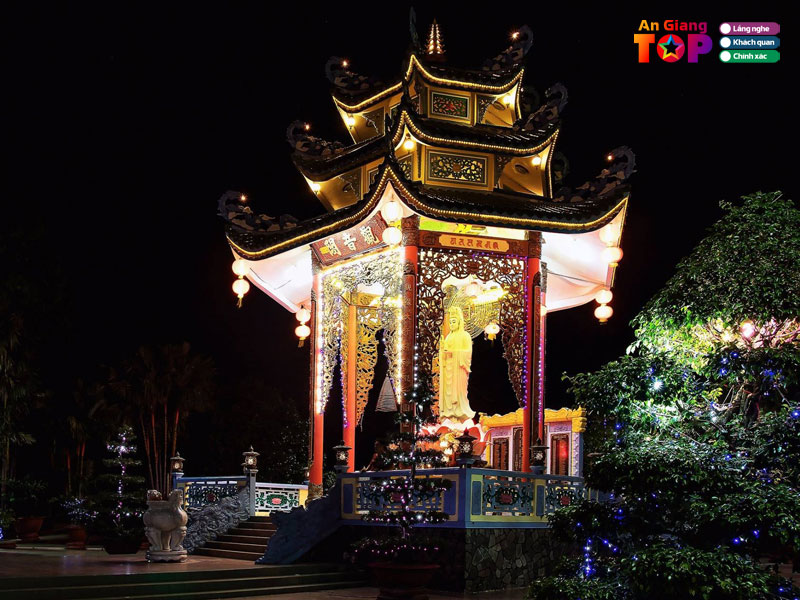 Kien-truc-doc-dao-tai-ngoi-chua-huynh-dao-an-giang-2-angiangtoplist