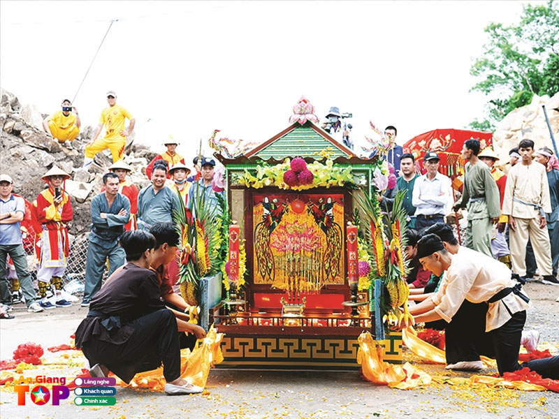 Le-hoi-mieu-ba-chua-xu-nui-sam-angiangtoplist