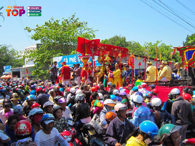 Le-ruoc-ong-chau-xuong-co-cac-hoat-dong-nao-angiangtoplist