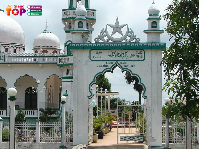 Mot-so-trai-nghiem-thu-vi-tai-lang-cham-chau-phong-3-angiangtoplist