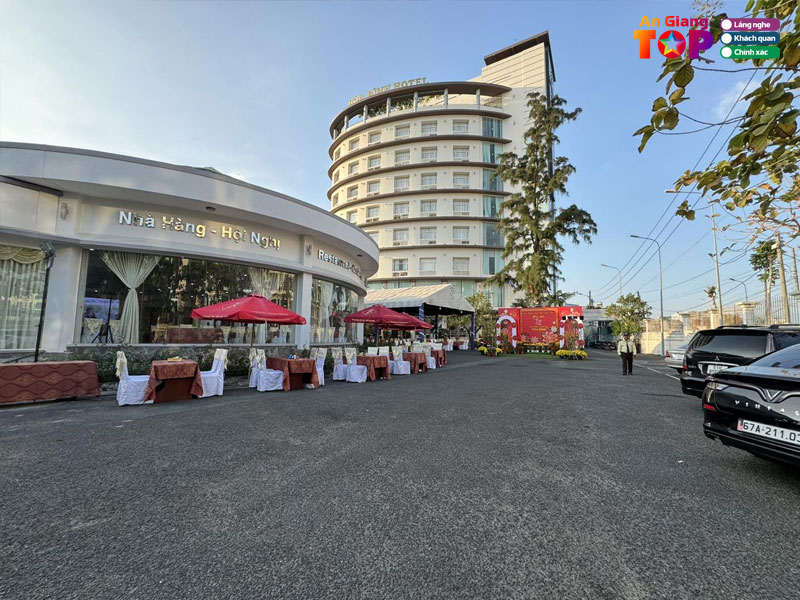 Nha-hang-khach-san-hoa-binh-angiangtoplist