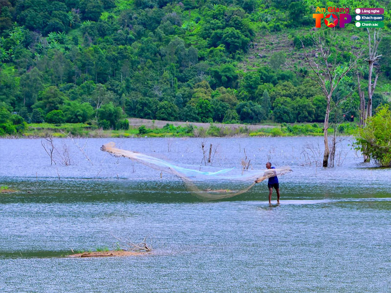 O-ta-soc-lake-angiangtoplist