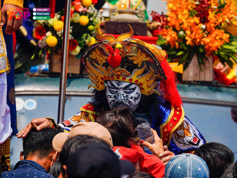 Tai-sao-le-ruoc-ong-chau-xuong-lai-noi-tieng-den-vay-angiangtoplist