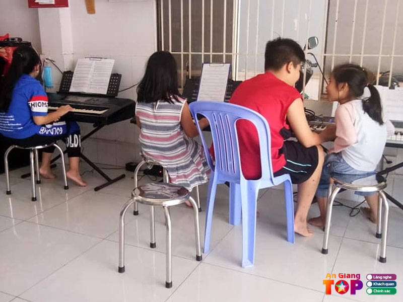 Trung-tam-day-nhac-l-music-angiangtoplist