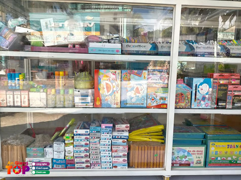 Van-phong-pham-phuoc-chau-angiangtoplist