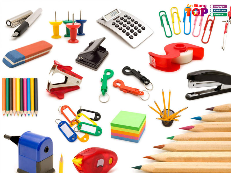 Van-phong-pham-thuy-tien-angiangtoplist