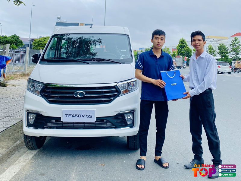 Showroom-o-to-tai-bus-thaco-auto-an-giang-angiangtoplist