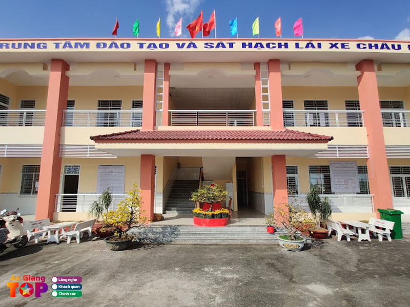 Trung-tam-dao-tao-va-sat-hach-lai-xe-chau-doc-angiangtoplist