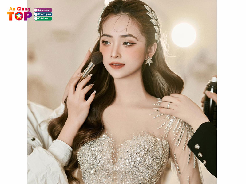 Truong-tinh-bridal-makeup-academy-angiangtoplist
