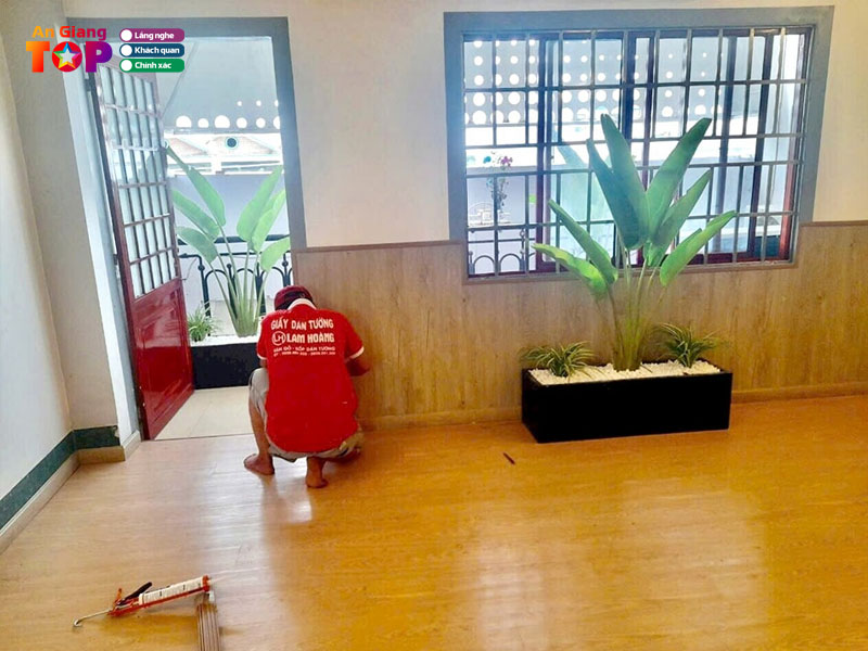 Giay-dan-tuong-lam-hoang-angiangtoplist