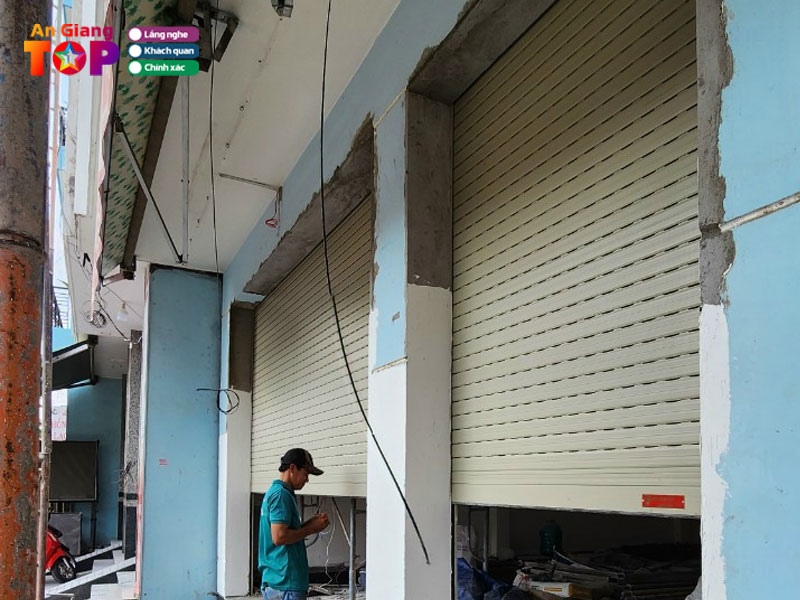 Showroom-cua-cuon-cua-keo-cua-nhom-huynh-dat-angiangtoplist