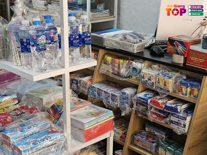 Van-phong-pham-huu-bach-moc-angiangtoplist