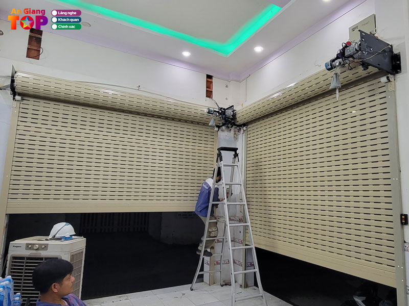 Dai-phat-door-dich-vu-sua-chua-cua-cuon-o-an-giang-uy-tin-angiangtoplist