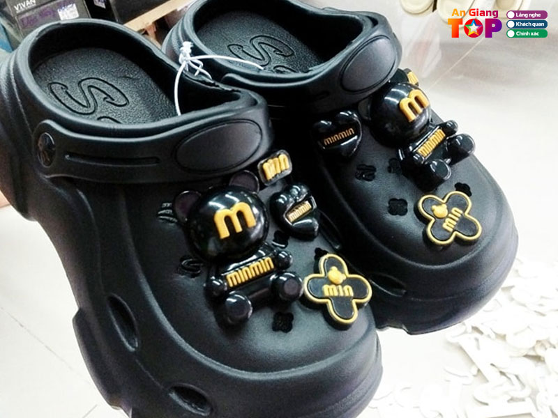 Cua-hang-giay-dep-tri-tinh-dia-chi-ban-giay-dep-crocs-o-an-giang-gia-tot-angiangtoplist