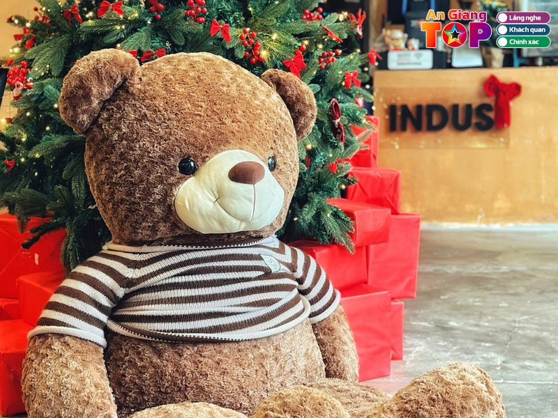 Tieu-chi-chon-quan-cafe-trang-tri-noel-dep-angiangtoplist