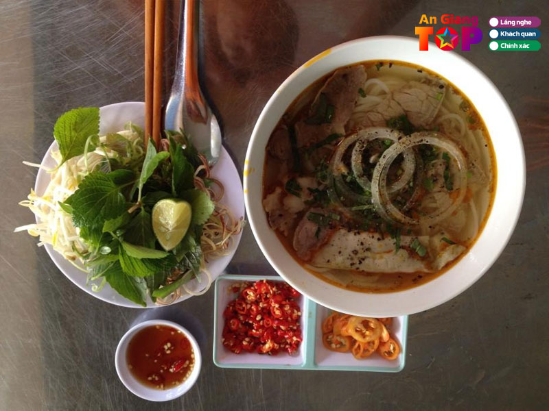 Quan-bun-bo-hue-anh-ba-angiangtoplist