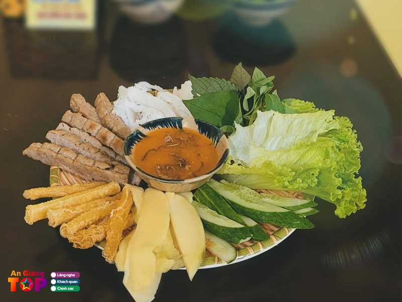 Quan-ngo-gia-angiangtoplist