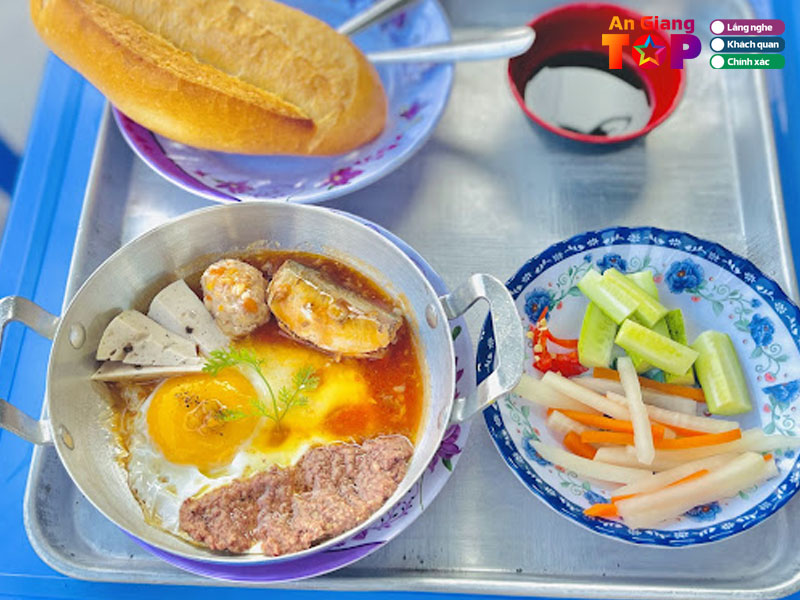 Tiem-banh-mi-duy-angiangtoplist