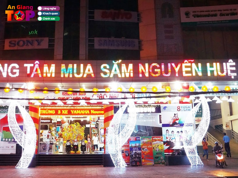 Trung-tam-mua-sam-nguyen-hue-angiangtoplist