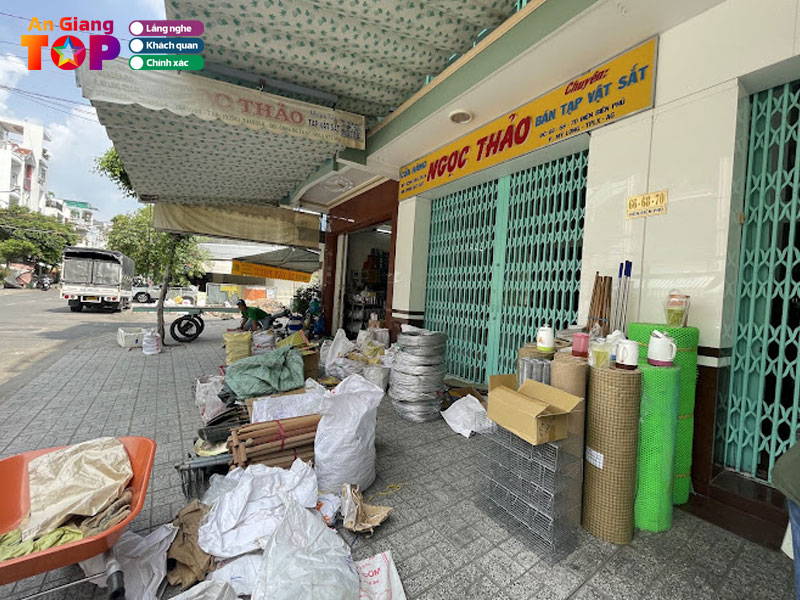 Cua-hang-tap-vat-sat-ngoc-thao-angiangtoplist