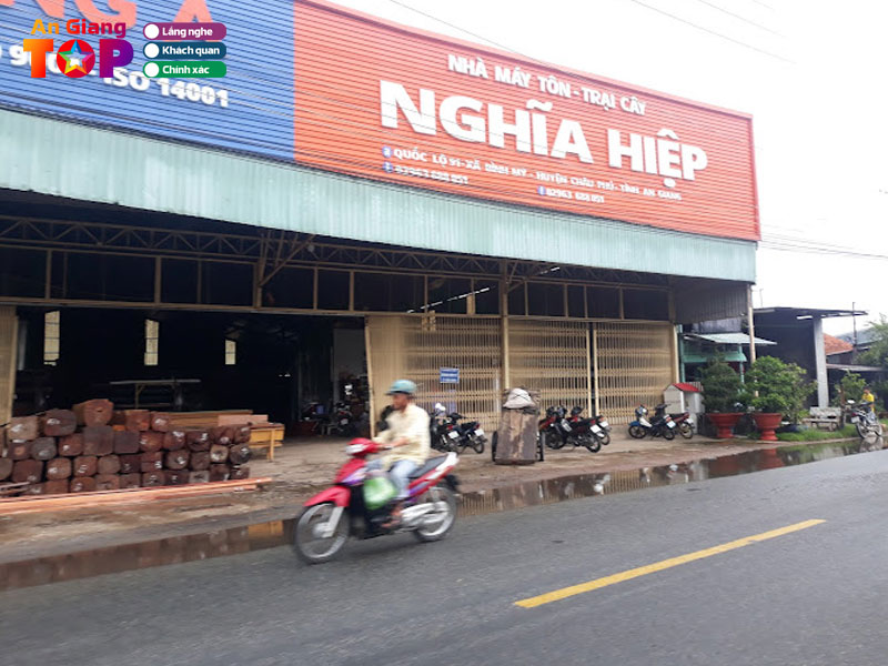 Cua-hang-vlxd-nghia-hiep-angiangtoplist