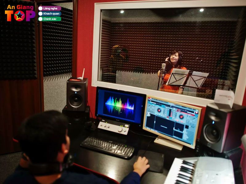 Phong-thu-am-lop-dan-nguyen-kham-angiangtoplist